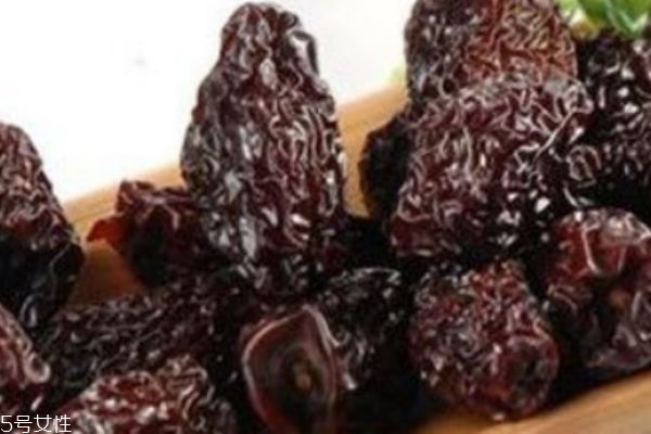 紅棗和黑棗的功效區(qū)別 黑棗是什么做出來(lái)的 紅棗和黑棗的功效區(qū)別 黑棗是什么做出來(lái)的