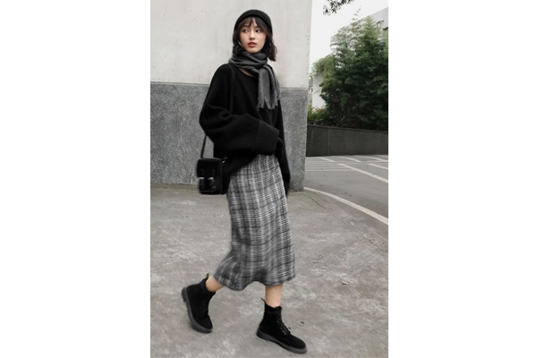 秋冬中長(zhǎng)裙子怎么穿好看 秋冬中長(zhǎng)裙子搭配指南