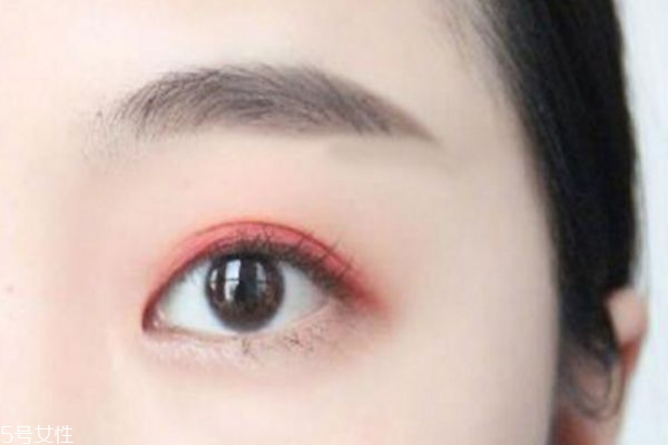 蘭芝雙色眼影怎么用 雙色眼影的畫法步驟圖 蘭芝雙色眼影怎么用 雙色眼影的畫法步驟圖