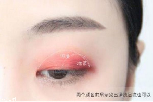 蘭芝雙色眼影怎么用 雙色眼影的畫法步驟圖 蘭芝雙色眼影怎么用 雙色眼影的畫法步驟圖