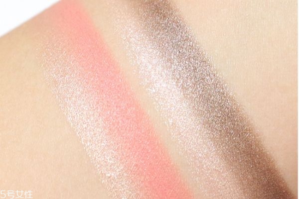 蘭芝雙色眼影怎么用 雙色眼影的畫法步驟圖 蘭芝雙色眼影怎么用 雙色眼影的畫法步驟圖