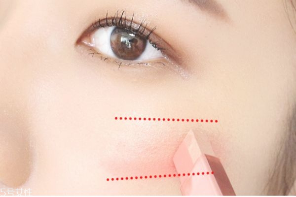 蘭芝雙色眼影怎么用 雙色眼影的畫法步驟圖 蘭芝雙色眼影怎么用 雙色眼影的畫法步驟圖