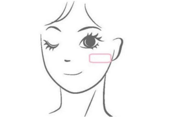 圓臉?lè)侥樔t要怎么打 這樣打腮紅可以修飾臉型