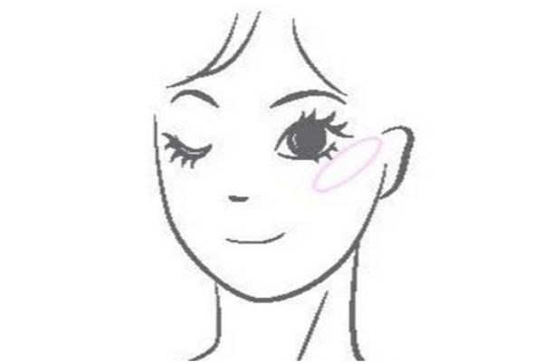 圓臉?lè)侥樔t要怎么打 這樣打腮紅可以修飾臉型