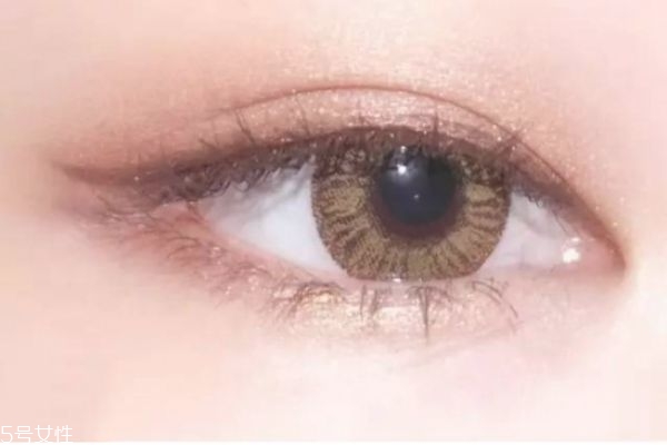 銀灰色眼影畫法圖片 灰色眼影搭配圖 銀灰色眼影畫法圖片 灰色眼影搭配圖