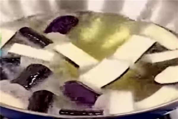 茄子怎么做不發(fā)黑 主廚教你兩秘訣 茄子怎么做不發(fā)黑 主廚教你兩秘訣