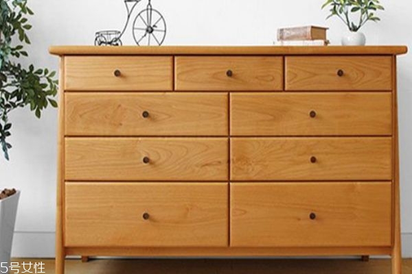 橡木家具的優(yōu)缺點 紅白橡木的區(qū)別 橡木家具的優(yōu)缺點 紅白橡木的區(qū)別