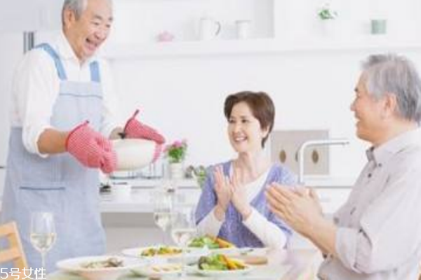 高齡高血壓患者別太飽 五谷類助降血壓 高齡高血壓患者別太飽 五谷類助降血壓