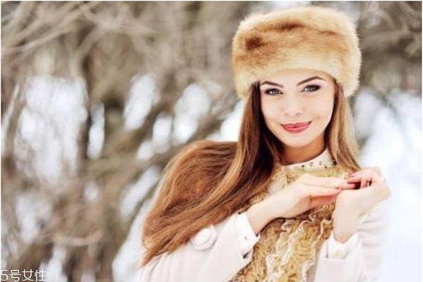 冬天皮膚像蛇皮一樣是怎么回事 冬天皮膚像蛇皮的原因 冬天皮膚像蛇皮一樣是怎么回事 冬天皮膚像蛇皮的原因