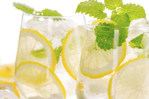 檸檬水抗疲勞 蜂蜜水消脹氣 檸檬水抗疲勞 蜂蜜水消脹氣