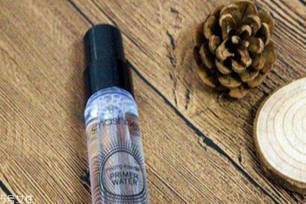 冬天適合用定妝噴霧嗎 巧用定妝噴霧 冬天適合用定妝噴霧嗎 巧用定妝噴霧