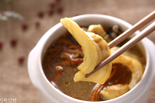 花膠聞起來會(huì)腥嗎 儲(chǔ)存越久魚腥味越淡 花膠聞起來會(huì)腥嗎 儲(chǔ)存越久魚腥味越淡