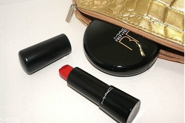 mac口紅red coquette怎么樣 mac red coquette試色 mac口紅red coquette怎么樣 mac red coquette試色