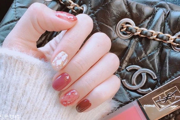 秋冬豆沙色美甲圖片2018 不管誰(shuí)做都好看 秋冬豆沙色美甲圖片2018 不管誰(shuí)做都好看