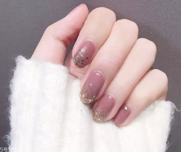 秋冬豆沙色美甲圖片2018 不管誰(shuí)做都好看 秋冬豆沙色美甲圖片2018 不管誰(shuí)做都好看