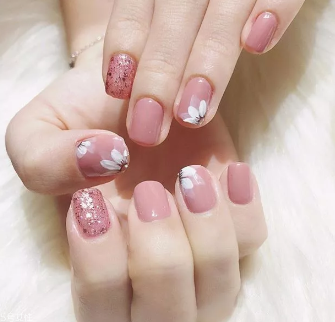 秋冬豆沙色美甲圖片2018 不管誰(shuí)做都好看 秋冬豆沙色美甲圖片2018 不管誰(shuí)做都好看