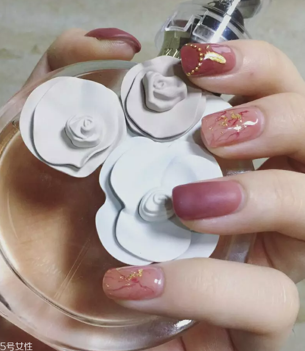 秋冬豆沙色美甲圖片2018 不管誰(shuí)做都好看 秋冬豆沙色美甲圖片2018 不管誰(shuí)做都好看