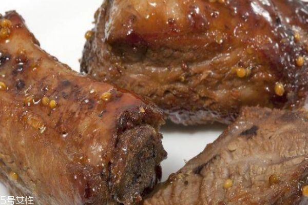 排骨焯水用冷水還是熱水 這樣做排骨就不會變柴啦 排骨焯水用冷水還是熱水 這樣做排骨就不會變柴啦