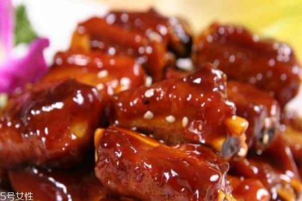 排骨焯水用冷水還是熱水 這樣做排骨就不會變柴啦 排骨焯水用冷水還是熱水 這樣做排骨就不會變柴啦