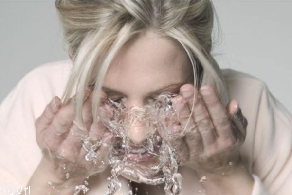 皂基洗面奶適合油皮嗎 皂基洗面奶的優(yōu)缺點 皂基洗面奶適合油皮嗎 皂基洗面奶的優(yōu)缺點