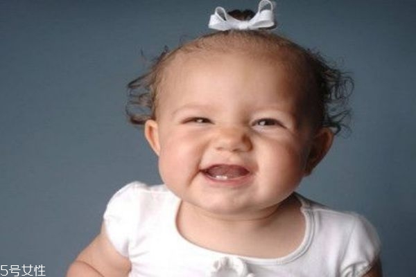 寶寶幾歲開始刷牙 怎么挑選牙刷 寶寶幾歲開始刷牙 怎么挑選牙刷