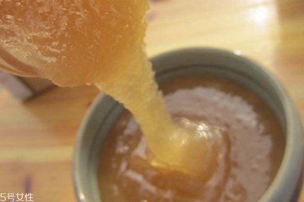 蜂蜜夏天也會結(jié)晶嗎 蜂蜜結(jié)晶了還能吃嗎 蜂蜜夏天也會結(jié)晶嗎 蜂蜜結(jié)晶了還能吃嗎