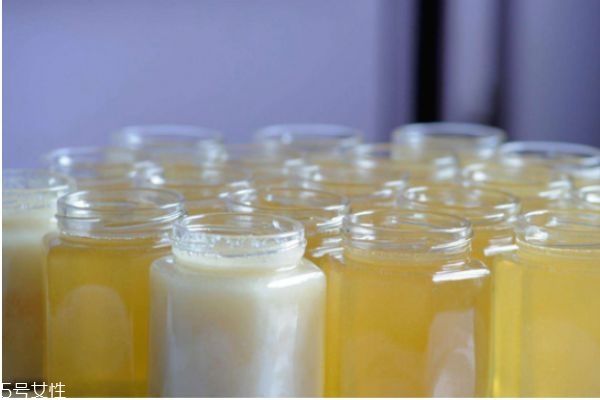 蜂蜜結(jié)晶怎么回事 蜂蜜結(jié)晶怎么辦 蜂蜜結(jié)晶怎么回事 蜂蜜結(jié)晶怎么辦