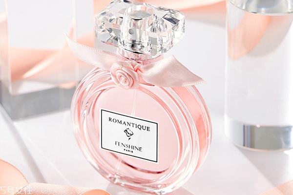 噴香水也是有講究的，怎么讓香味更持久