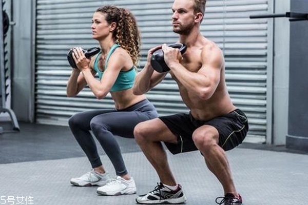 深蹲會(huì)不會(huì)使大腿變粗 注意3點(diǎn)才不會(huì)變粗 深蹲會(huì)不會(huì)使大腿變粗 注意3點(diǎn)才不會(huì)變粗