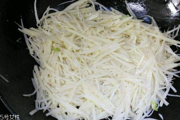 土豆絲粘鍋怎么辦 掌握3個(gè)小秘訣