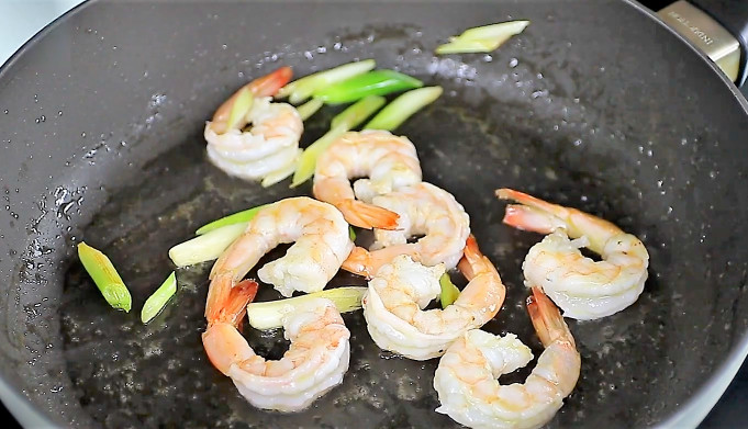 日式烏龍面怎么炒 Q彈有勁道又不膩 日式烏龍面怎么炒 Q彈有勁道又不膩