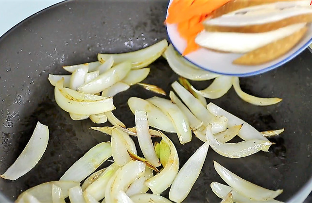 日式烏龍面怎么炒 Q彈有勁道又不膩 日式烏龍面怎么炒 Q彈有勁道又不膩