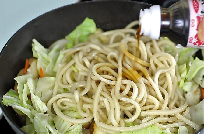 日式烏龍面怎么炒 Q彈有勁道又不膩 日式烏龍面怎么炒 Q彈有勁道又不膩