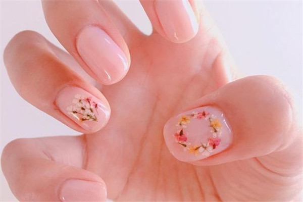 楓葉紅美甲圖片 冬季美甲楓葉紅 楓葉紅美甲圖片 冬季美甲楓葉紅