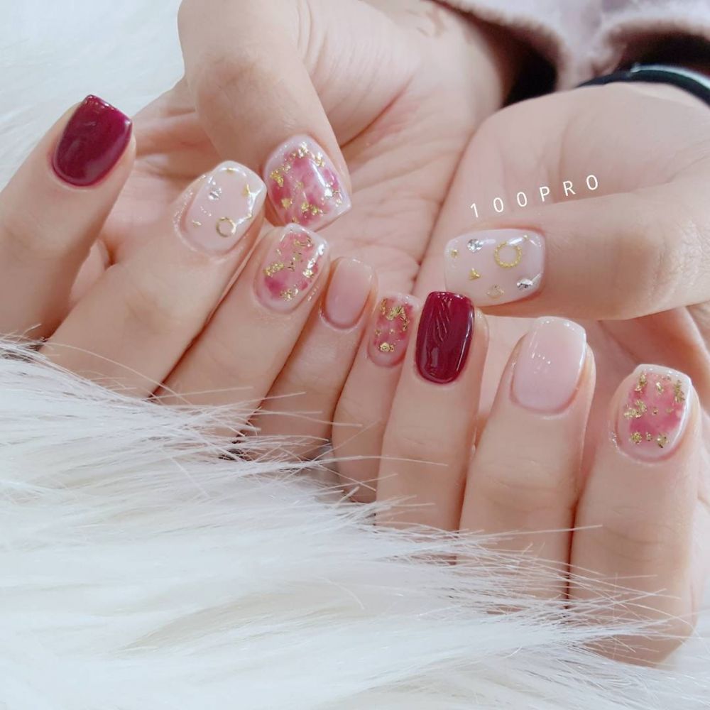 楓葉紅美甲圖片 冬季美甲楓葉紅 楓葉紅美甲圖片 冬季美甲楓葉紅