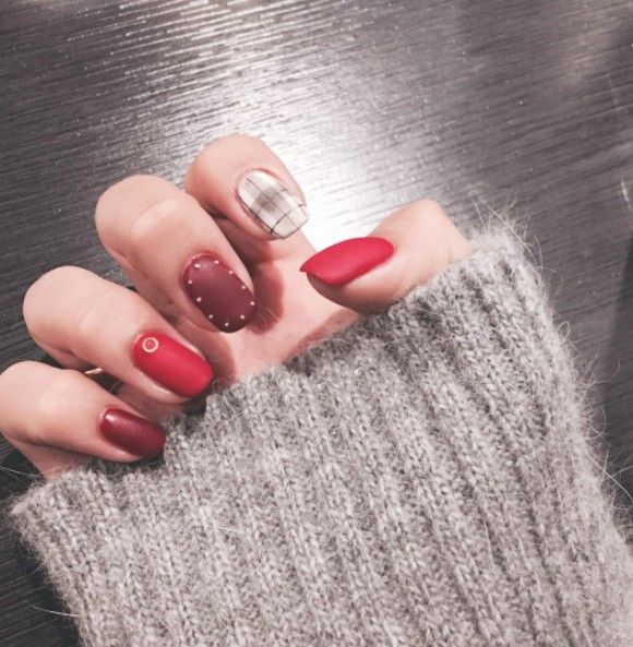 楓葉紅美甲圖片 冬季美甲楓葉紅 楓葉紅美甲圖片 冬季美甲楓葉紅