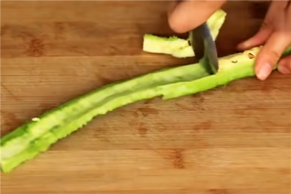 苦瓜煎蛋的做法 切法形狀很關鍵 苦瓜煎蛋的做法 切法形狀很關鍵