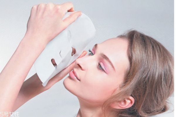 美白面膜真的能美白嗎 美白面膜使用注意事項(xiàng) 美白面膜真的能美白嗎 美白面膜使用注意事項(xiàng)