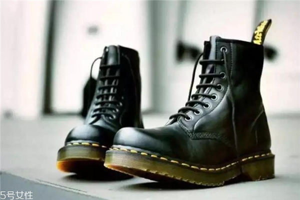 drmartens是真皮嗎 材質(zhì)很關(guān)鍵 drmartens是真皮嗎 材質(zhì)很關(guān)鍵