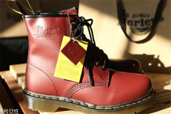 drmartens是真皮嗎 材質(zhì)很關(guān)鍵 drmartens是真皮嗎 材質(zhì)很關(guān)鍵