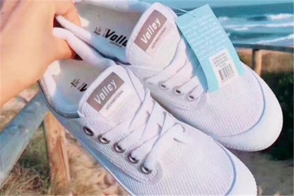 小白鞋哪個牌子好穿？小白鞋什么牌子舒服？