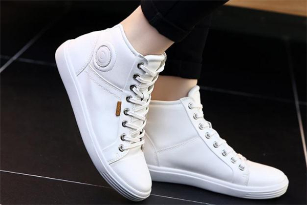 高幫小白鞋怎么搭配？高幫小白鞋搭配圖片