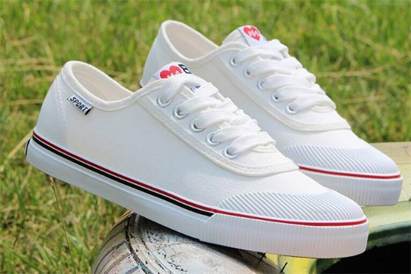 小白鞋什么季節(jié)穿？適合穿小白鞋的季節(jié)