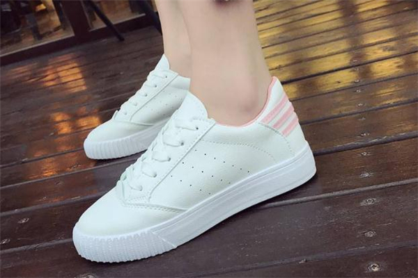 穿小白鞋配什么襪子？小白鞋襪子搭配圖片