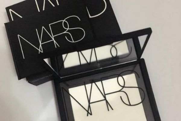 粉餅哪個牌子持久控油 適合大油田的控油粉餅 粉餅哪個牌子持久控油 適合大油田的控油粉餅