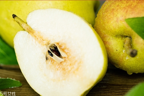 香梨怎么洗 按照這個(gè)方法來(lái) 香梨怎么洗 按照這個(gè)方法來(lái)