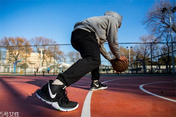 nike kyrie 5歐文5實(shí)戰(zhàn)測(cè)評(píng) 不能錯(cuò)過的上腳報(bào)告