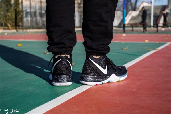 nike kyrie 5歐文5實(shí)戰(zhàn)測(cè)評(píng) 不能錯(cuò)過的上腳報(bào)告