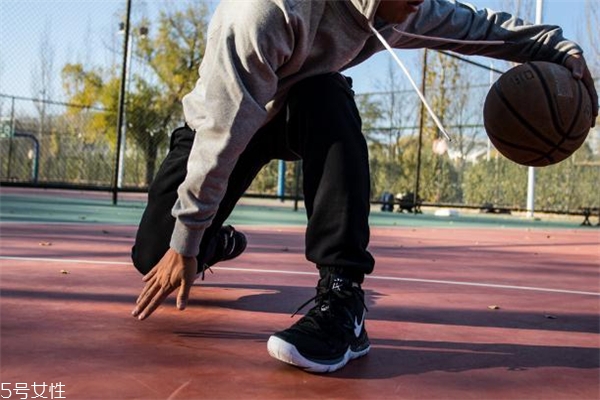 nike kyrie 5歐文5實(shí)戰(zhàn)測(cè)評(píng) 不能錯(cuò)過的上腳報(bào)告