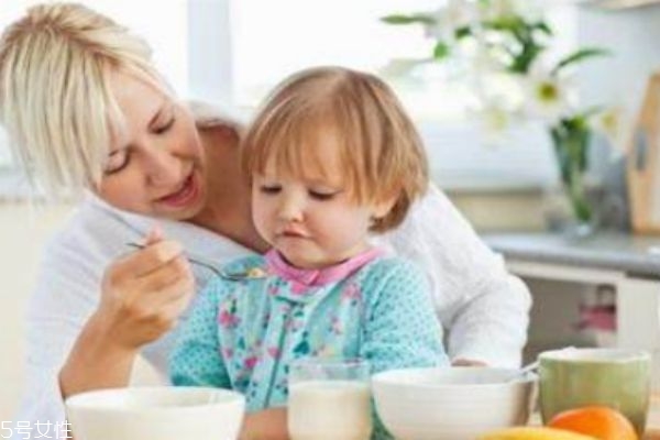 寶寶不吃飯什么原因 媽媽的狀態(tài)很重要 寶寶不吃飯什么原因 媽媽的狀態(tài)很重要